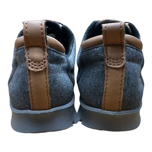 Cloudsteppers by Clarks Gray and Black Sneakers with Lace-Up Design - Picture 4 of 7